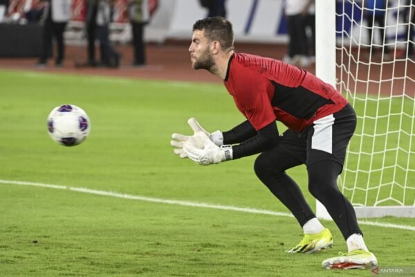 Tentu! Berikut adalah beberapa alternatif judul untuk “Hati-hati dengan senjata bola mati timnas Bahrain”:
1. “Waspada Terhadap Ancaman Set Piece Timnas Bahrain”
2. “Perhatian Khusus: Strategi Bola Mati Timnas Bahrain”
3. “Mengantisipasi Ancaman Set Piece dari Timnas Bahrain”
4. “Jangan Sepelekan Kemampuan Bola Mati Timnas Bahrain”
5. “Peringatan: Serangan Bola Mati Timnas Bahrain Harus Diwaspadai”
6. “Tak Terduga: Kekuatan Set Piece Timnas Bahrain”
Semoga salah satu dari judul tersebut cocok untuk kebutuhan Anda! Tentu! Berikut adalah beberapa alternatif judul untuk "Hati-hati dengan senjata bola mati timnas Bahrain":
1. "Waspada Terhadap Ancaman Set Piece Timnas Bahrain"
2. "Perhatian Khusus: Strategi Bola Mati Timnas Bahrain"
3. "Mengantisipasi Ancaman Set Piece dari Timnas Bahrain"
4. "Jangan Sepelekan Kemampuan Bola Mati Timnas Bahrain"
5. "Peringatan: Serangan Bola Mati Timnas Bahrain Harus Diwaspadai"
6. "Tak Terduga: Kekuatan Set Piece Timnas Bahrain"
Semoga salah satu dari judul tersebut cocok untuk kebutuhan Anda!