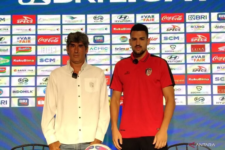 Alternatif judul untuk artikel tersebut bisa berupa:

1. “Bali United Siap Tempur Tanpa Beban di Markas Saat Jumpa Madura”
2. “Bali United Hadapi Madura dengan Percaya Diri di Home Ground”
3. “Tanpa Tekanan, Bali United Siapkan Strategi Hadapi Madura di Kandang”
4. “Bali United Hadapi Madura: Kondisi Tenang Sambut Pertandingan di Markas”
5. “Jelang Pertandingan, Bali United Fokus dan Tanpa Tekanan Melawan Madura”

Silakan pilih yang sesuai atau bisa dijadikan inspirasi!