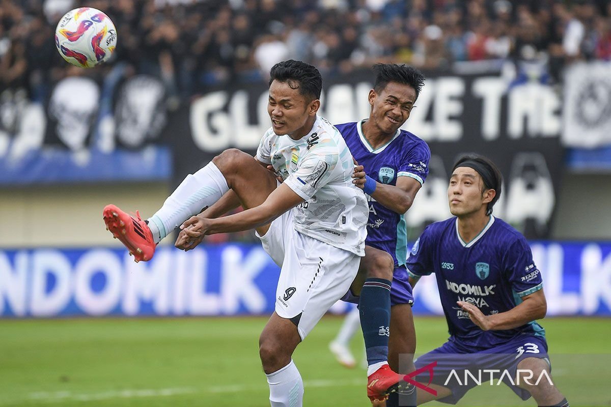Persita Menahan Imbang Persib Dalam Drama Empat Gol