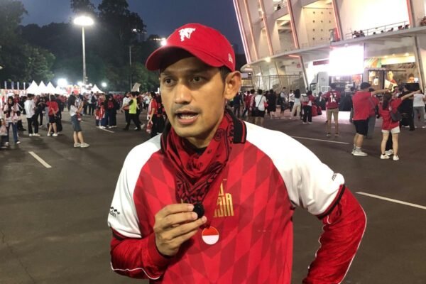 Here are some alternative title suggestions for "Ibnu Jamil: Kalau mau lolos, Indonesia harus kalahkan China":

1. "Ibnu Jamil: Kunci Kesuksesan Indonesia Terletak pada Kemenangan atas China"
2. "Ibnu Jamil: Indonesia Harus Unggul atas China untuk Mencapai Tujuan"
3. "Ibnu Jamil: Indonesia Wajib Mengalahkan China untuk Masa Depan yang Cerah"
4. "Ibnu Jamil: Strategi Indonesia untuk Menang Melawan China"
5. "Ibnu Jamil: Mengapa Mengalahkan China Adalah Kunci bagi Indonesia"

Feel free to choose or modify any of these suggestions!