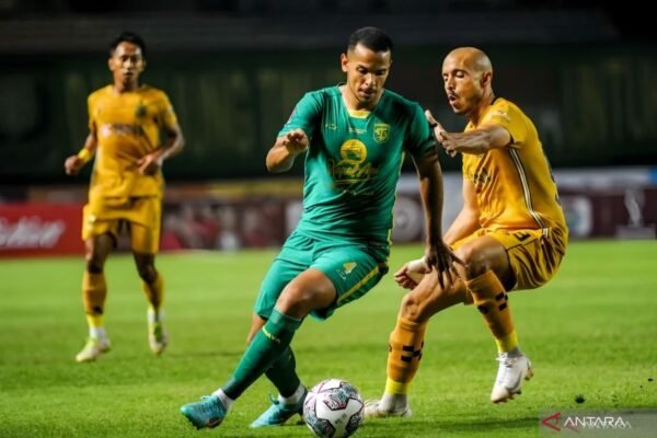 Persebaya Resmi Kenalkan Leo Lelis sebagai Pemain Asing ke-9 Persebaya Resmi Kenalkan Leo Lelis sebagai Pemain Asing ke-9