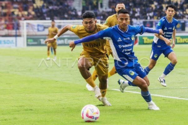 Here are some alternative title suggestions for "Jadwal Lengkap PSIM Yogyakarta di Super League Musim 2025/2026":

1. "Kompetisi Super League 2025/2026: Jadwal PSIM Yogyakarta Terlengkap"
2. "PSIM Yogyakarta: Jadwal Lengkap Super League 2025/2026"
3. "Daftar Pertandingan PSIM Yogyakarta di Super League 2025/2026"
4. "Jadwal Pertandingan PSIM Yogyakarta dalam Super League Musim 2025/2026"
5. "Semua yang Perlu Diketahui: Jadwal PSIM Yogyakarta di Super League 2025/2026"
6. "PSIM Yogyakarta di Super League 2025/2026: Jadwal Pertandingan Lengkap"
7. "Jadwal Super League PSIM Yogyakarta: Musim 2025/2026"
8. "Panduan Lengkap: Jadwal PSIM Yogyakarta di Super League Musim 2025/2026"

Feel free to choose any of these or modify them further!