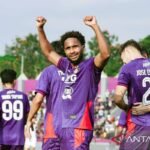 You can consider renaming "Williams Lugo" to "Player of the Match" as "Williams Lugo: Pemain Pertandingan" in Indonesian. Another option could be "Williams Lugo: Pemain Terbaik" which translates to "Williams Lugo: Best Player." If you have a specific context in mind or need a different language, feel free to let me know!