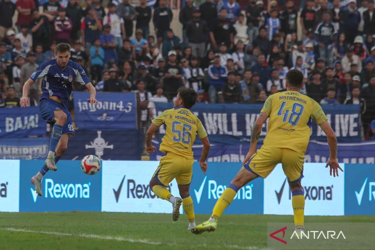 Tidak Masuk Akal: Bojan Hodak Soroti Dua Penalti Gagal Persib Bandung